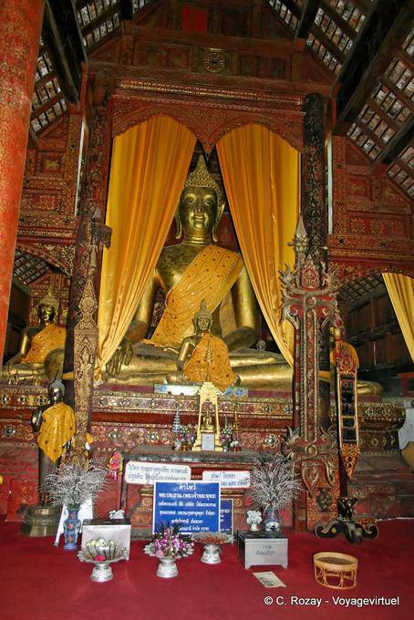 Mettere dentro il Phra Viharn, il Wat Phra That Lampang Luang - La Tailandia