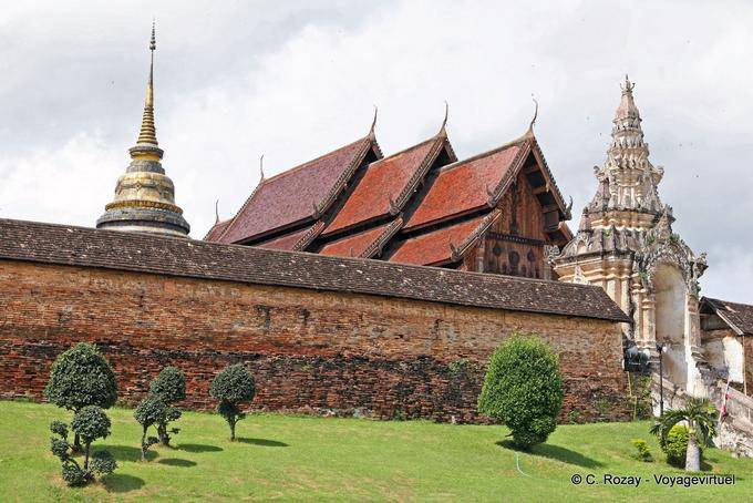 Esterno Wat Phra That Lampang Luang - La Tailandia