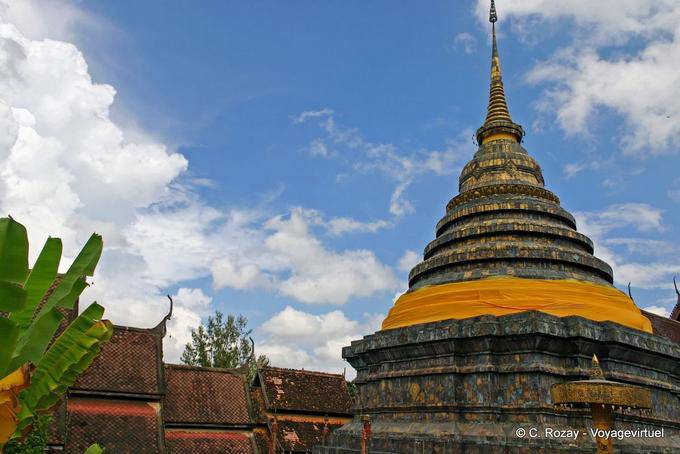 Un chedi 45 m Wat Phra That Lampang Luang (Lampang) - La Tailandia