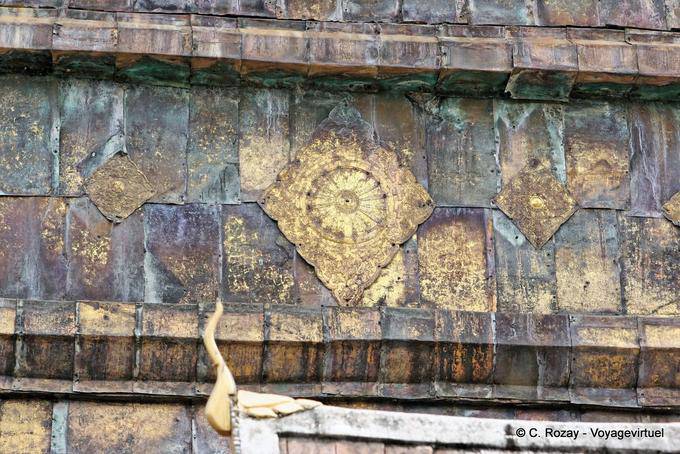 Particolare di grande Chedi, il Wat Phra That Lampang Luang, Lampang - La Tailandia