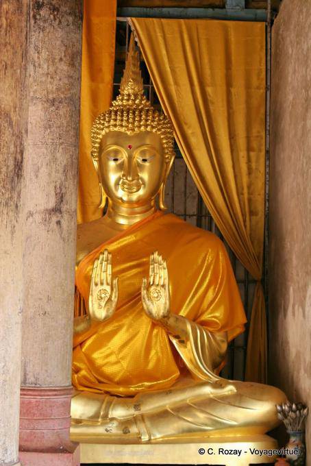 Buddha Mudra di pacificazione, Wat Phra That Lampang Luang - La Tailandia