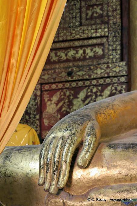 Buddha bhumisparsha mano mudra, Lampang - La Tailandia
