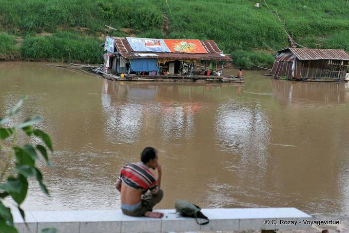 Case sul fiume Nan, Phitsanulok - La Tailandia