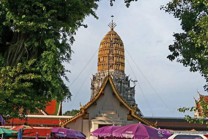 Vista dal tempio di mercato Sri Rattana Mahathat, Phitsanulok - La Tailandia