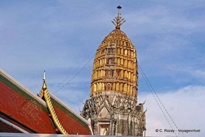 Un'altra vista del prang, Wat Phra Sri Rattana Mahathat, Phitsanulok - La Tailandia