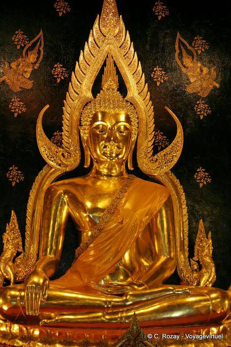Phra Buddha Chinnarat primo piano (พระพุทธ ชิน ราช), il Wat Phra Sri Rattana Mahathat, Phitsanulok - La Tailandia
