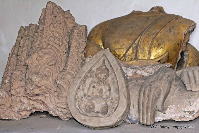 Antiquariato rotti, Phra Sri Rattana Mahathat Wat, Phitsanulok - La Tailandia