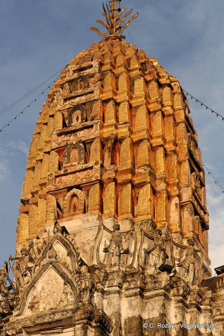 Top stile Khmer prang, Wat Phra Si Rattana Mahathat, Phitsanulok - La Tailandia