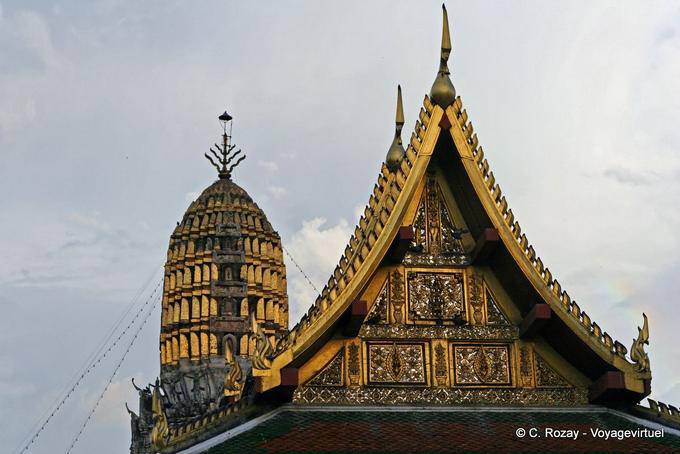Mix di architettura, Wat Phra Si Rattana Mahathat, Phitsanulok - La Tailandia