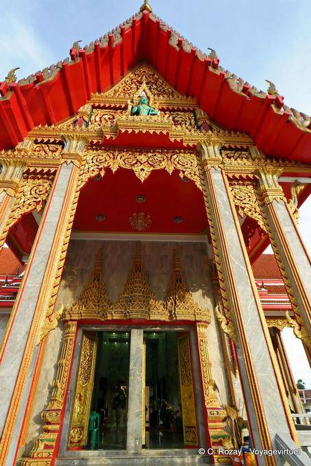 Ingresso di un tempio di Wat Chalong Mueang, Phuket - La Tailandia
