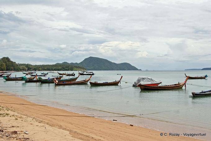 Lunghe code a Chalong Bay, Phuket - La Tailandia