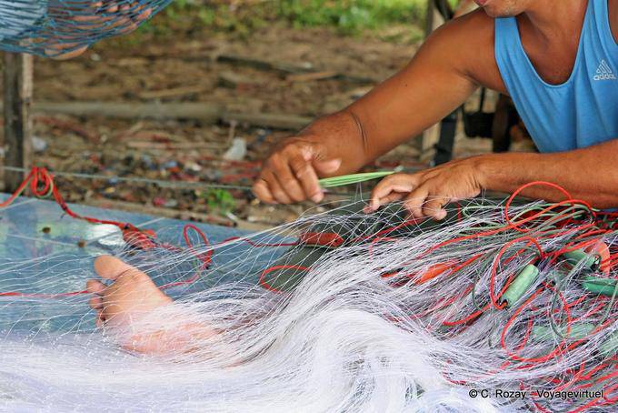 Rete da pesca rammendo Chalong, Phuket - La Tailandia