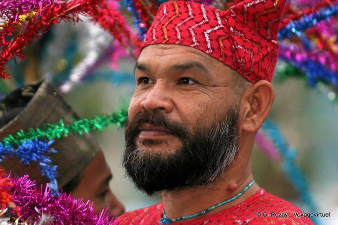 L'uomo con la barba, Festival Patong, Phuket - La Tailandia