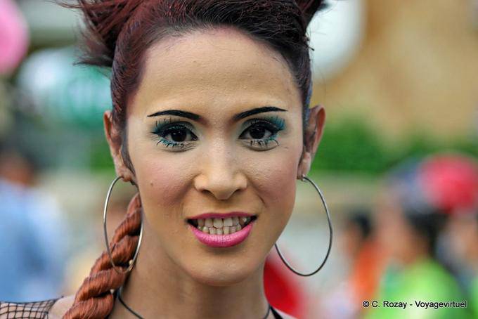 Sorriso carnivoro, Festival Patong, Phuket - La Tailandia