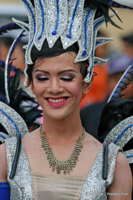 Giovane timido Festival Patong, Phuket - La Tailandia