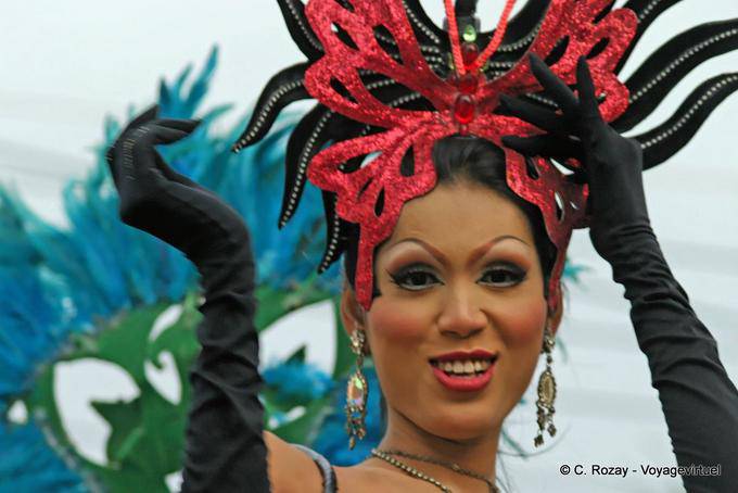 Folle di guanti, Festival Patong, Phuket - La Tailandia