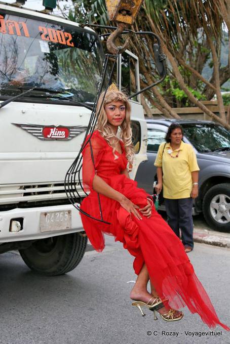 Altalena improvvisato, Festival Patong, Phuket - La Tailandia