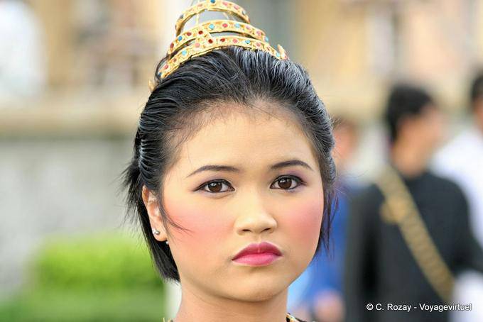 Sguardo della donna, Festival Patong, Phuket - La Tailandia