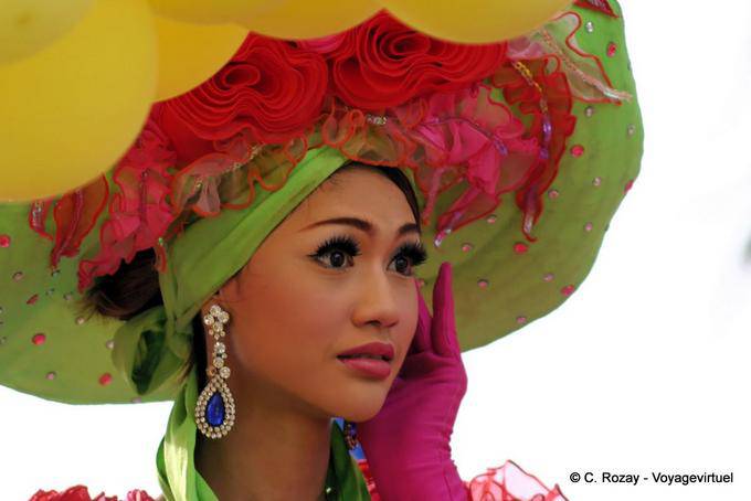 Divina il cappello, Festival Patong, Phuket - La Tailandia