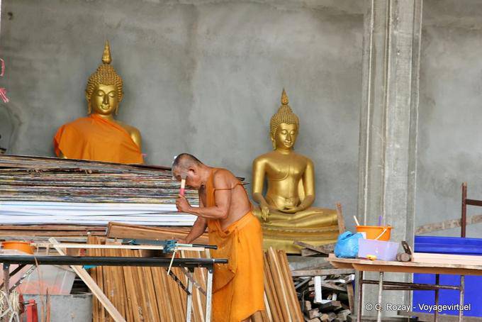 Monk al lavoro, Patong, Phuket Tempio - La Tailandia
