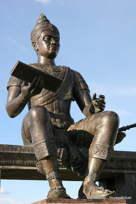 Statua del re Ramkamhaeng Monumento, Sukhothai - La Tailandia