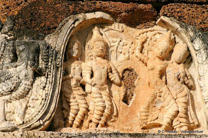 Ballerini, Sukhothai, Wat Mahathat - La Tailandia