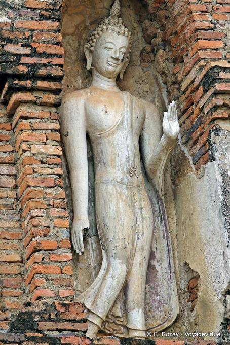 Primo piano del Buddha Abhaya Mudra, Sukhothai, Wat Mahathat - La Tailandia