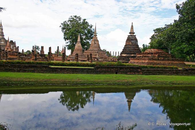 Chedis campana, Sukhothai, Wat Mahathat - La Tailandia