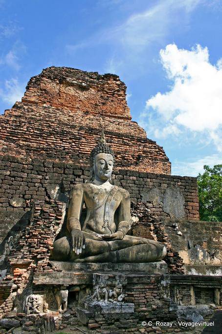 Buddha tra le rovine, Sukhothai, Wat Mahathat - La Tailandia