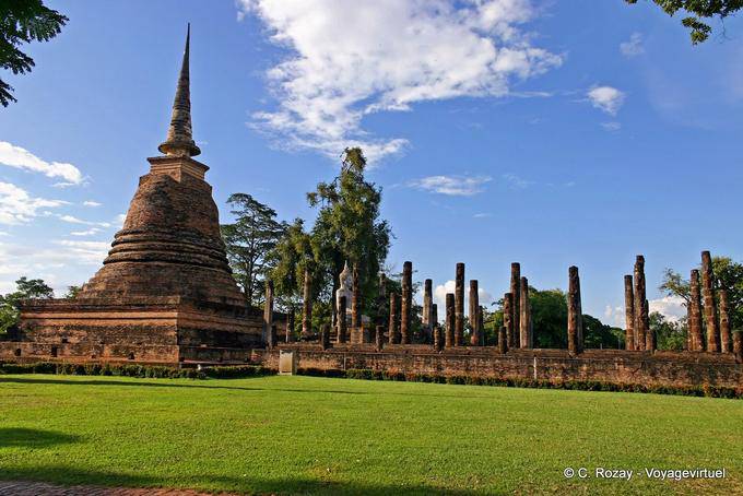 Uno stupa a forma di campana, Sukhothai, il Wat Sa Si - La Tailandia