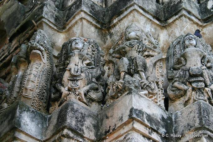 Naga e decorazione del tempio, Sukhothai, il Wat Sa Si - La Tailandia