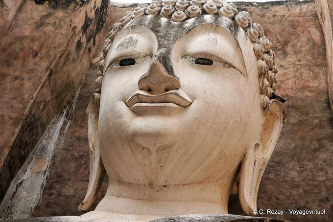 Testa di Buddha seduto 15 metri, Sukhothai, Wat Sri Chum - La Tailandia