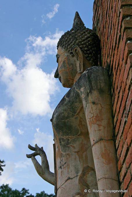 Statua buddista di profilo, Sukhothai, Wat Trapang Ngoen - La Tailandia