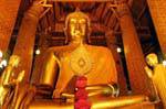 Luang Po To, un Buddha 19 metri, Wat Choeng Phanan, Ayutthaya, La Tailandia.