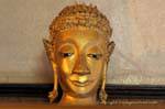 Atipico testa di Buddha, Wat Choeng Phanan, Ayutthaya, La Tailandia.