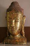 Buddha testa placcato con foglia d'oro, Wat Phra Sri Samphet, Ayutthaya, La Tailandia.