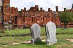 Stele davanti al monastero, il Wat Phra Sri Samphet, Ayutthaya, La Tailandia.