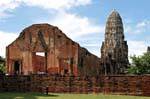 La costruzione del tempio di Wat Raj Burana, Ayutthaya, La Tailandia.