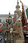 Thotsakhirithon guardie, Wat Phra Kaew, Bangkok, La Tailandia.