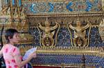 Magnificenza della decorazione del tempio del Buddha di Smeraldo, il Wat Phra Kaew, Bangkok, La Tailandia.