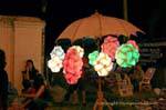 Lanterne appese al ombrello, Chiang Mai, La Tailandia.