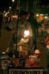 Zuppa marchand mercato notturno, Chiang Mai, La Tailandia.