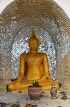Suan Dok, un Buddha in una nicchia di specchi, Chiang Mai Tempio, La Tailandia.