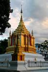 A base quadrata chedi, Suan Dok, Chiang Mai Tempio, La Tailandia.