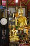 L'orologio e Buddha, Chiang Mai Tempio, La Tailandia.