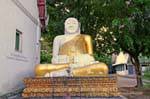 Grande pancia Buddha, Wat Chedi Luang, Chiang Mai, La Tailandia.