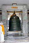 Grande campana, Wat Doi Suthep, Chiang Mai, La Tailandia.