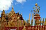 La ricchezza del santuario, Wat Doi Suthep, Chiang Mai, La Tailandia.