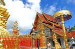 L'atteggiamento della marcia, Wat Doi Suthep, Chiang Mai, La Tailandia.