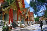 Sulla terrazza superiore, Wat Doi Suthep, Chiang Mai, La Tailandia.